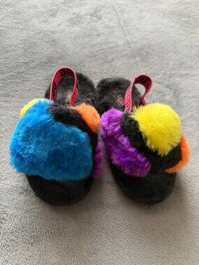 toddler Ugg slippers size 10